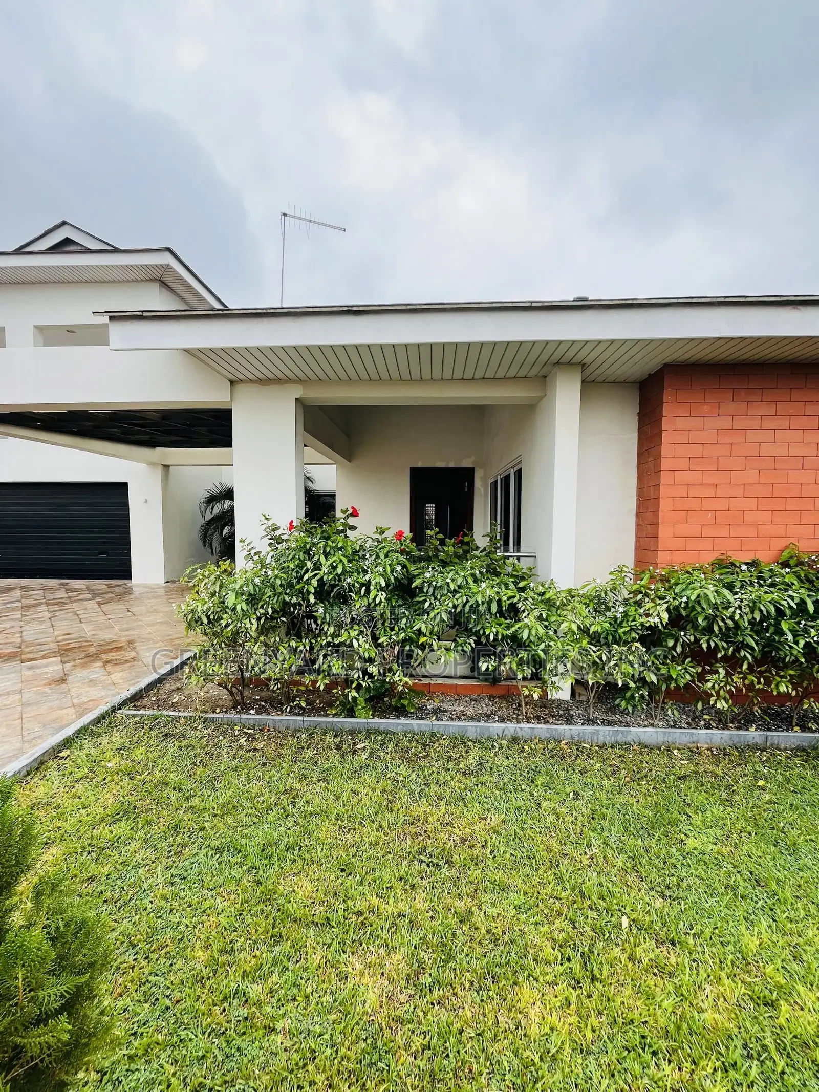 6bdrm Mansion in Cantonments for sale