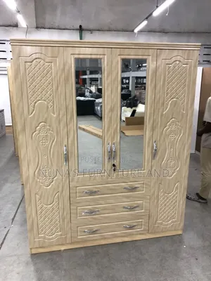 4 Doors Wadrobe With Mirror