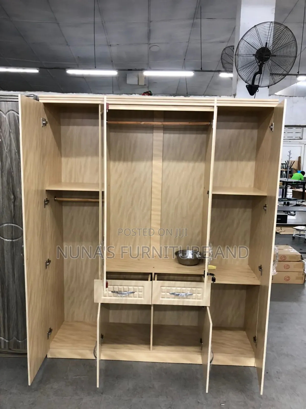4 Doors Wadrobe With Mirror