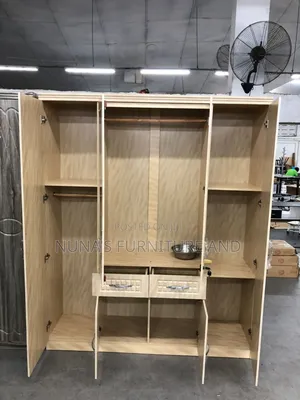 4 Doors Wadrobe With Mirror