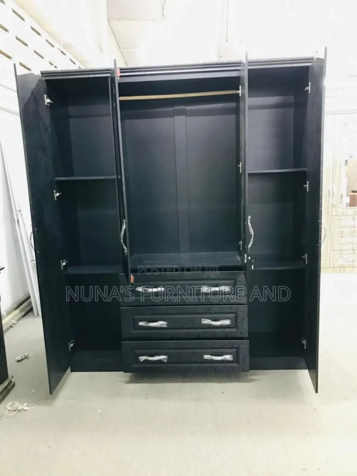 4 Doors Black Wadrobe With Mirror