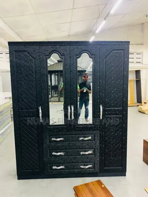 4 Doors Black Wadrobe With Mirror