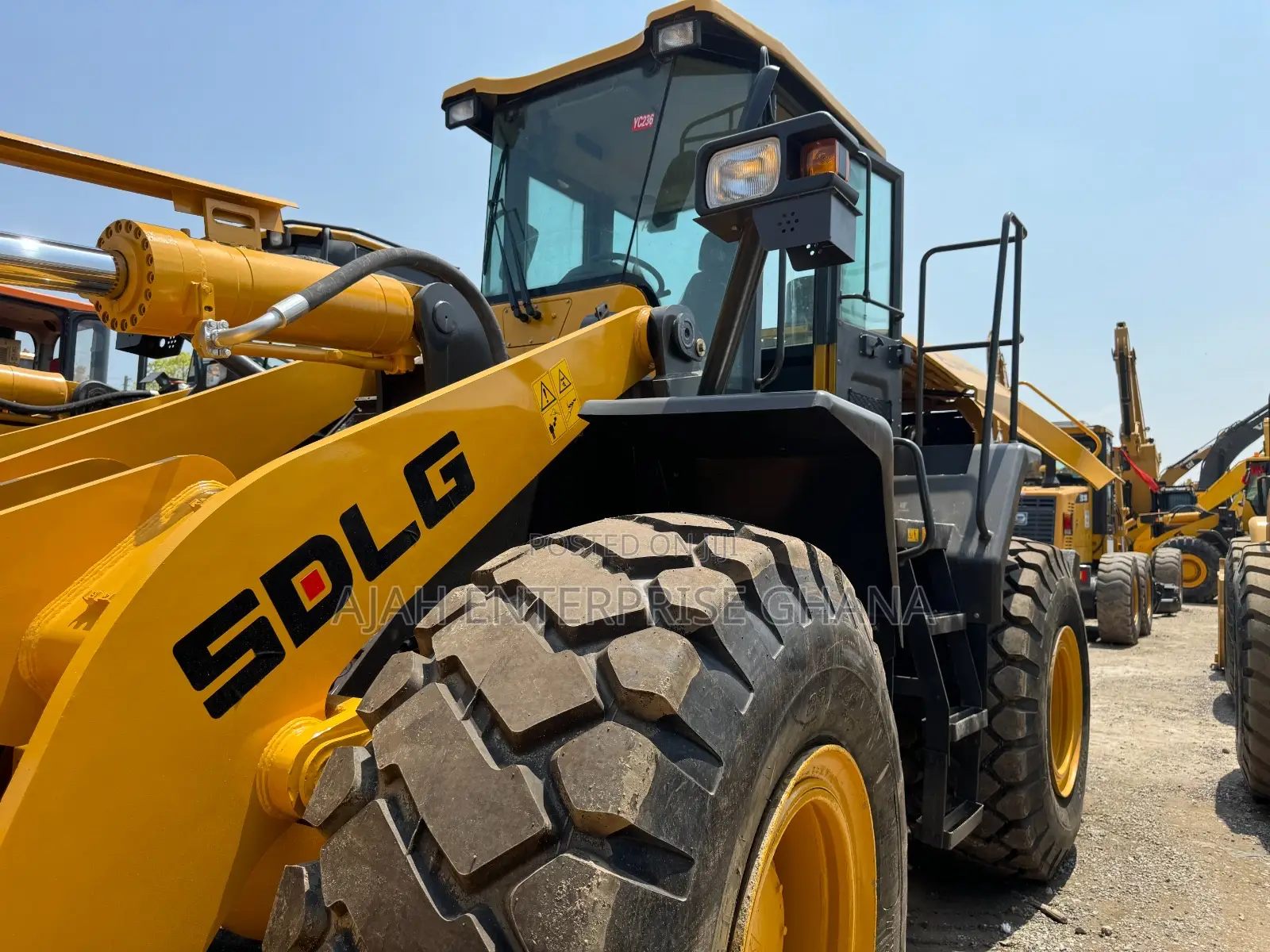 Excavator Loader (L956F)