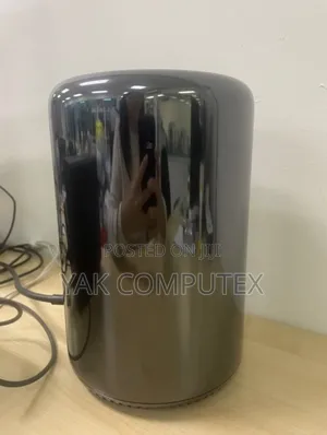 Desktop Computer Apple Mac Pro 32GB Intel Xeon SSD 512GB