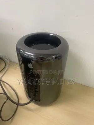 Desktop Computer Apple Mac Pro 32GB Intel Xeon SSD 512GB