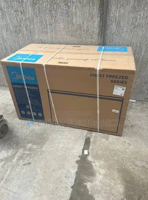 Easy Cleaning Interior | Midea 450L Chest Freezer