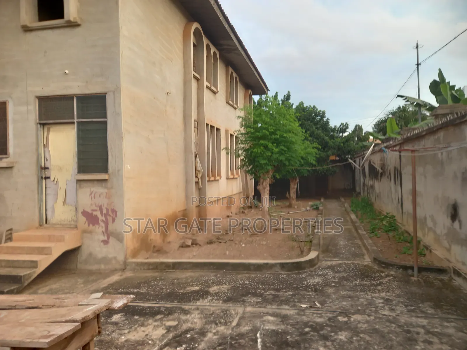 8bdrm House in Ayeduase, Near Knust, Kumasi Metropolitan for sale