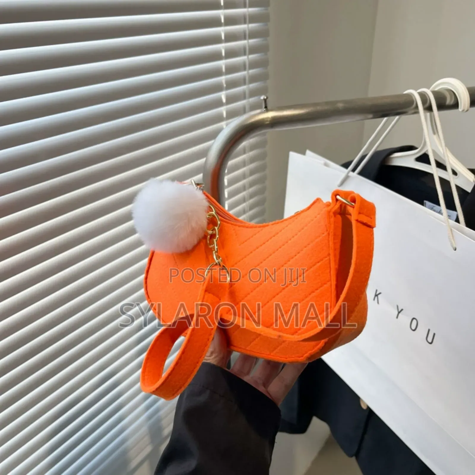 Stylish and Versatile Solid Color Womens Handbag
