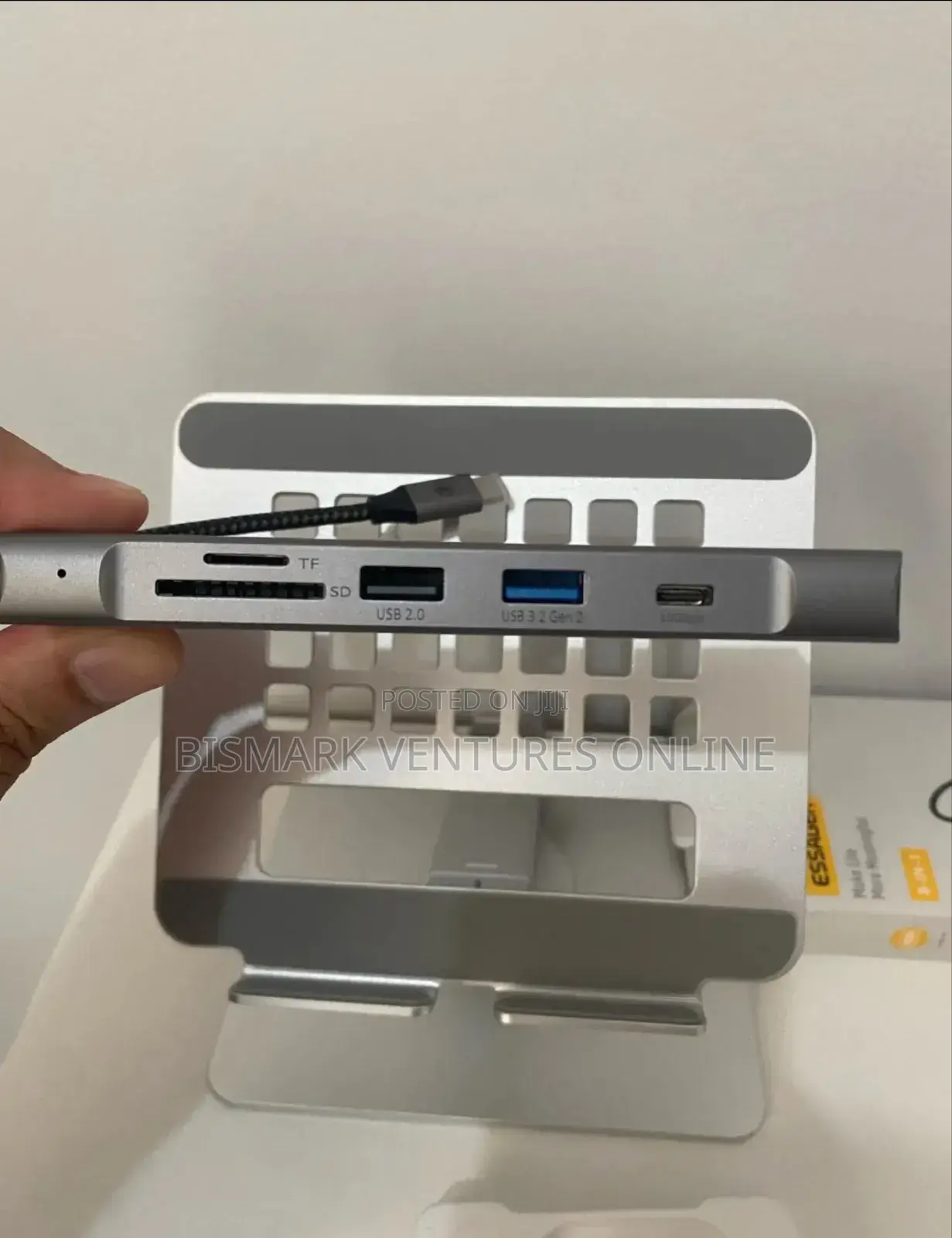 ESSAGER 8-in-1 USB-C Hub Integrates M.2 Nvme/Sata SSD.