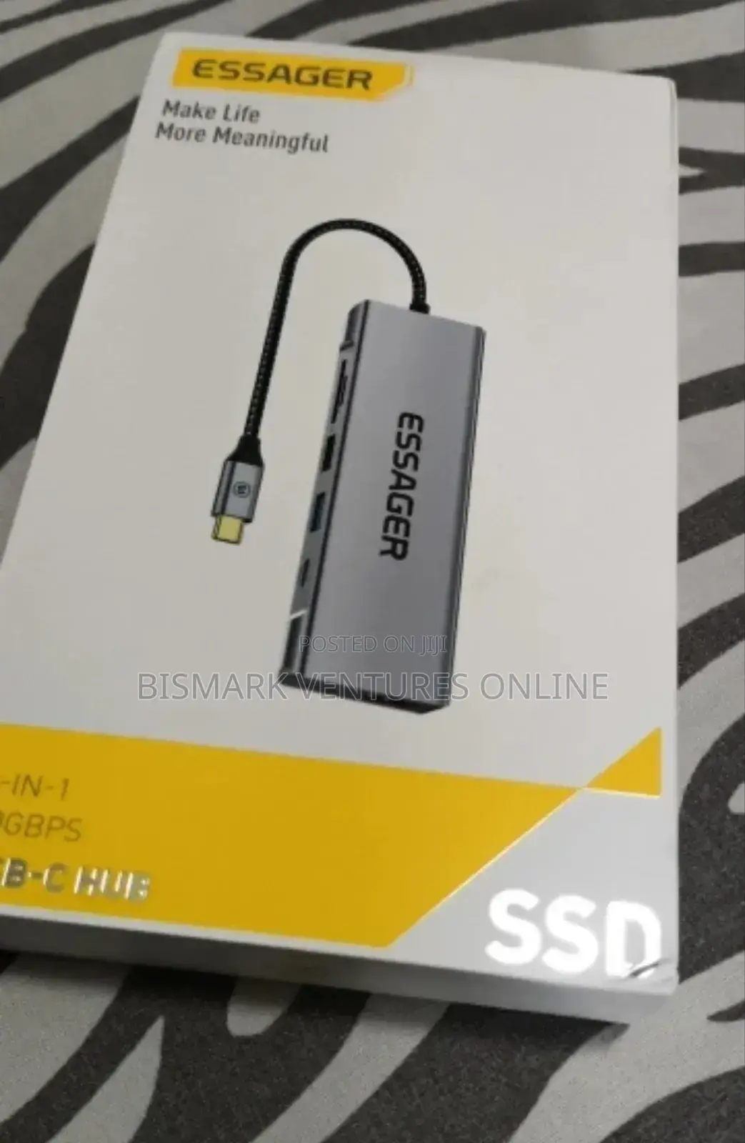 ESSAGER 8-in-1 USB-C Hub Integrates M.2 Nvme/Sata SSD.