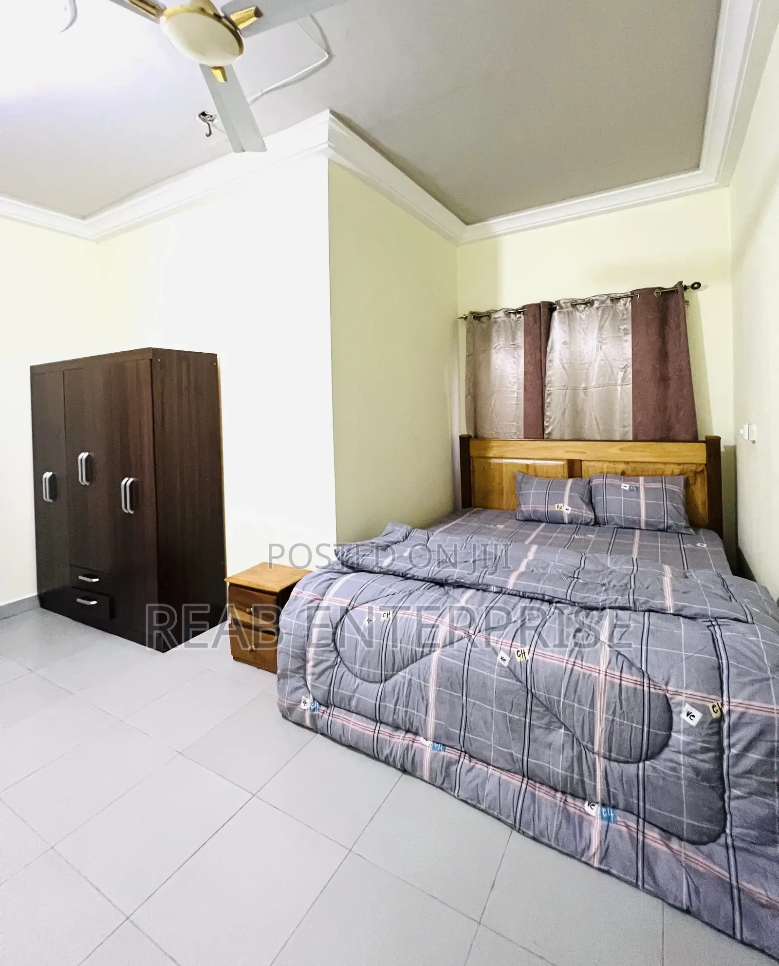 En-Suite Fully Furnished One Bedroom in the Box House