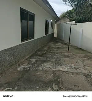 3bdrm Mansion in 3 Bedroom Self, Tema Metropolitan for rent