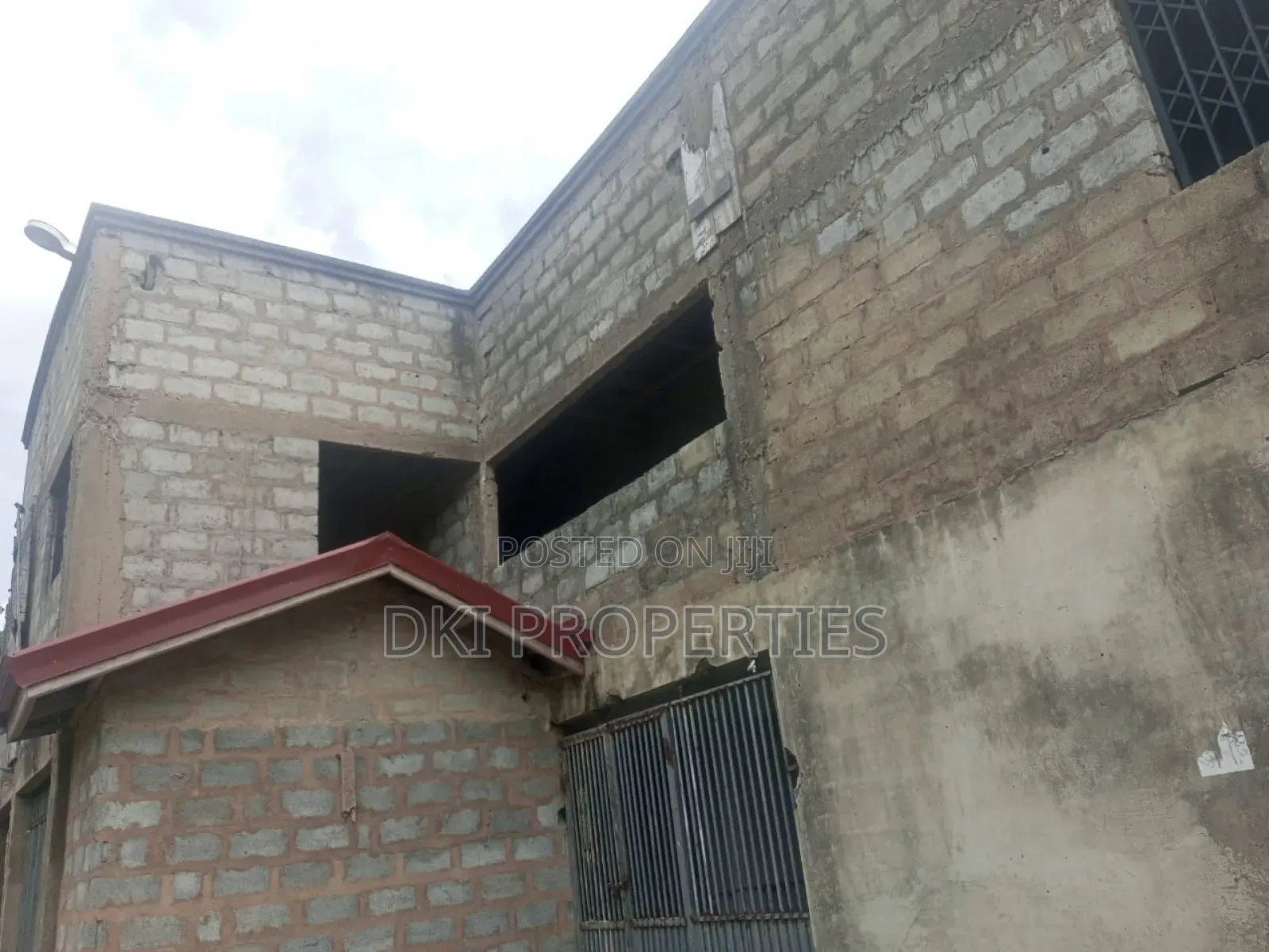 12bdrm Apartment in Dki Properties, Oyibi for sale
