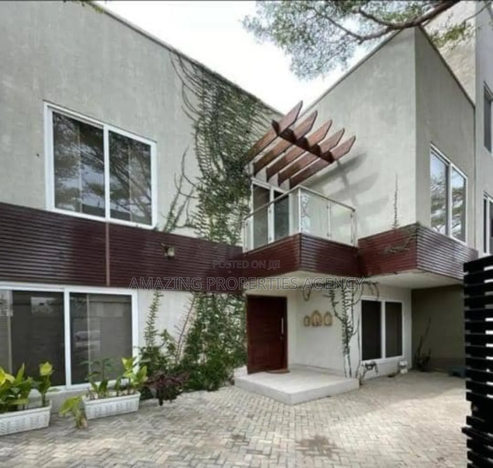 4bdrm House in Amazing Properties, Aburi for sale