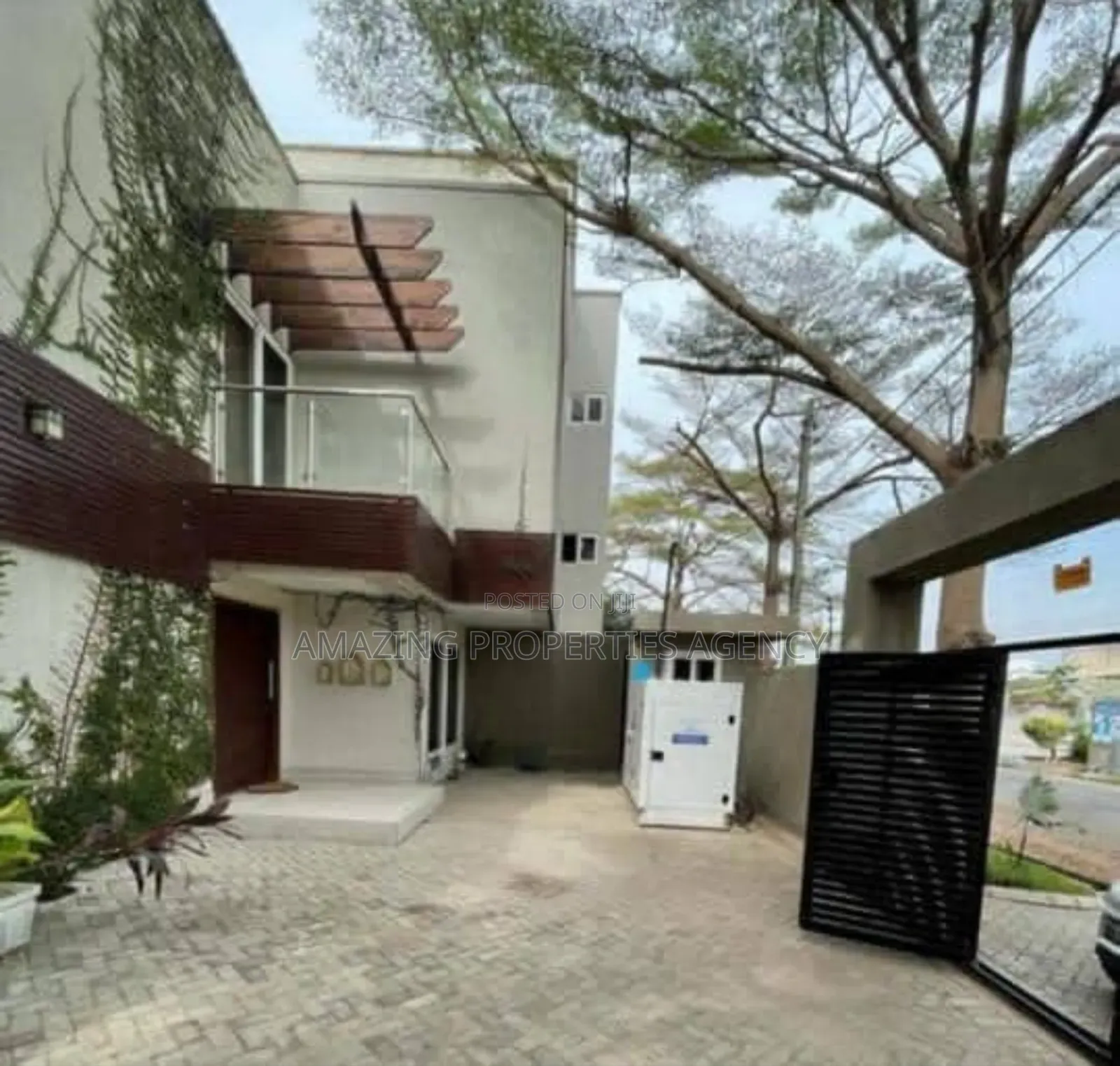 4bdrm House in Amazing Properties, Aburi for sale