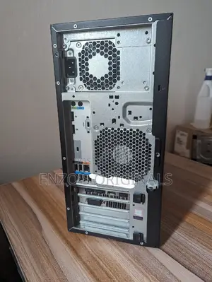 Desktop Computer HP Z2 G4 Tower 16GB Intel Xeon SSD 512GB