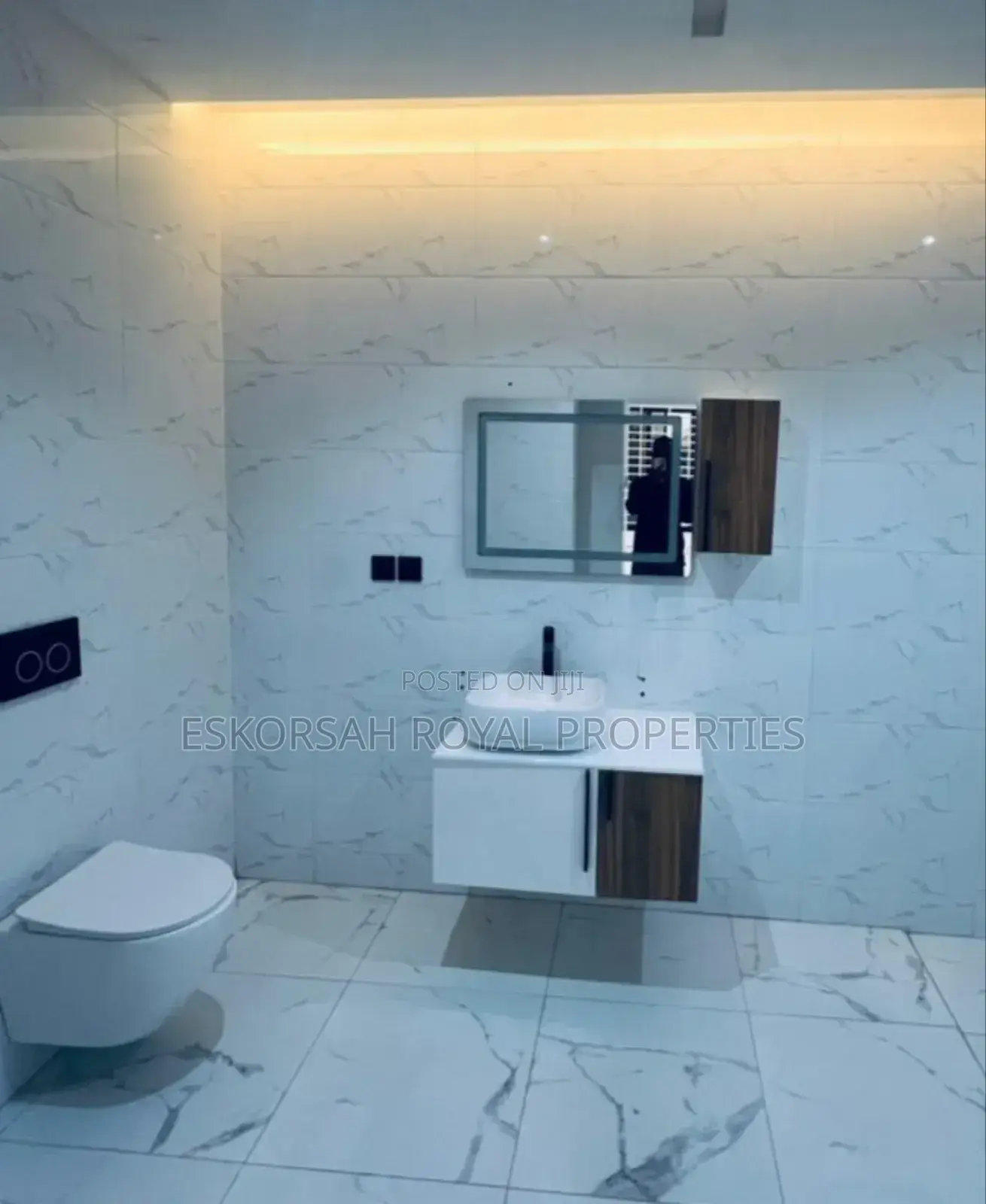 4bdrm House in Lakeside, Ashaley Botwe for sale