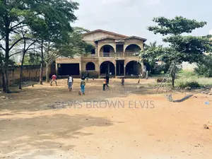 5bdrm Duplex in Living Large, Ashaley Botwe for sale