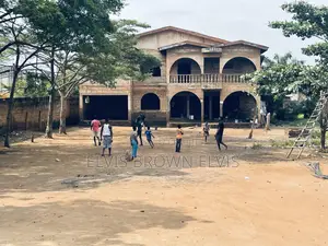 5bdrm Duplex in Living Large, Ashaley Botwe for sale