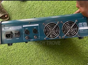 Yamaha MK800 Powered Mixer