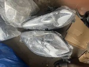 Vitz 2005,2006,2007 Headlights