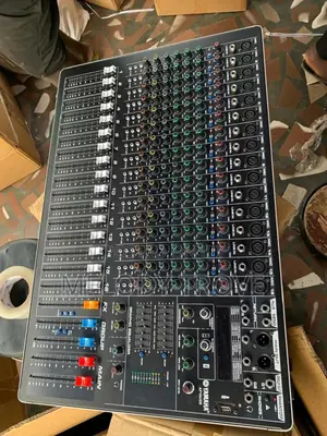Yamaha SMX 1600 16 Channel Mixer