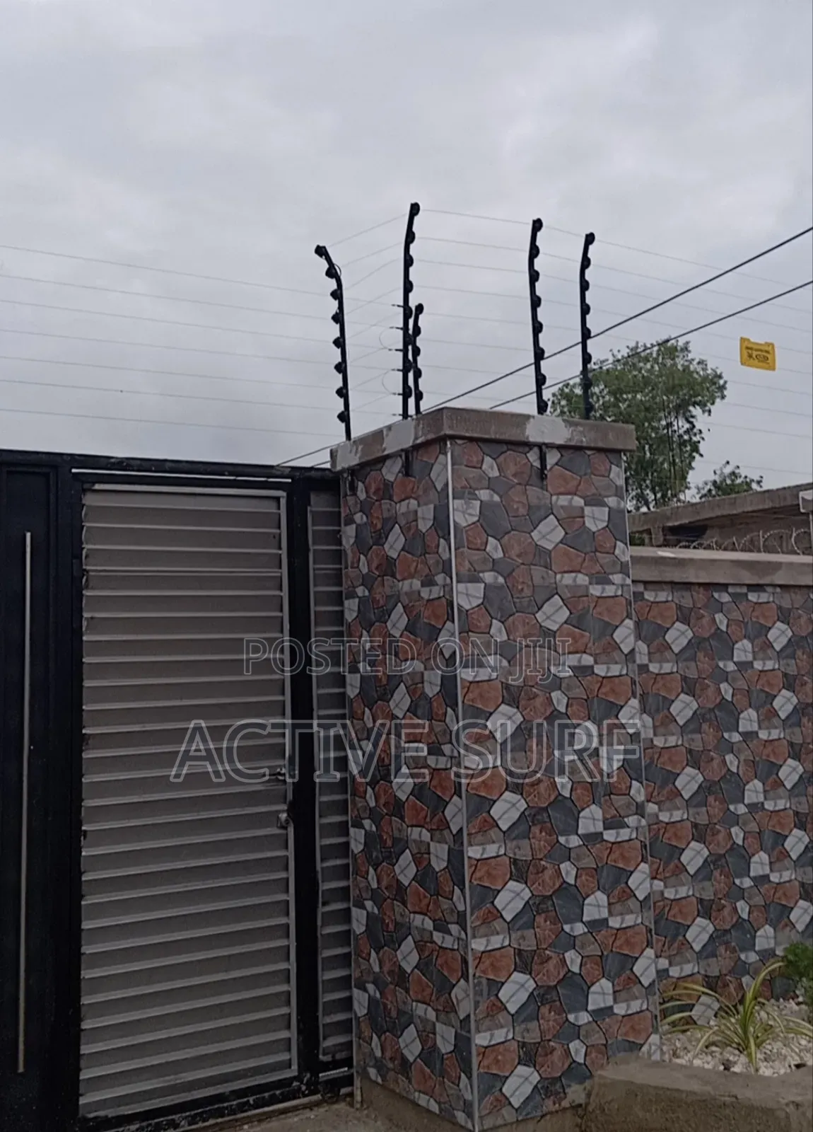 Maximum Security Electric Perimeter Fencing With Razor