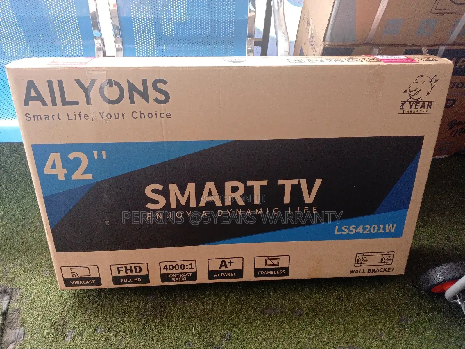 Ailyons Smart Dynamic Life A+ Panel TV+Wall Brackets