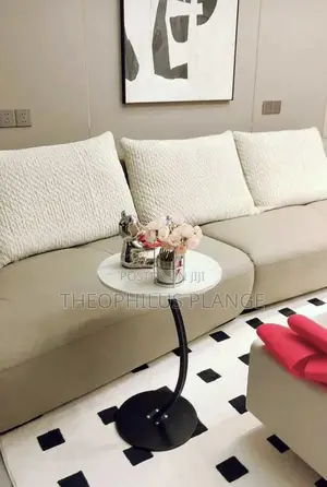 Curved Mable Side Table, Coffee / Bedside Table