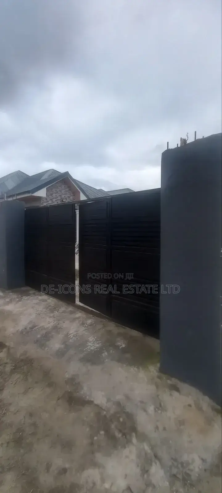 3bdrm Mansion in De-Icons Real Estate, Awutu Senya East Municipal