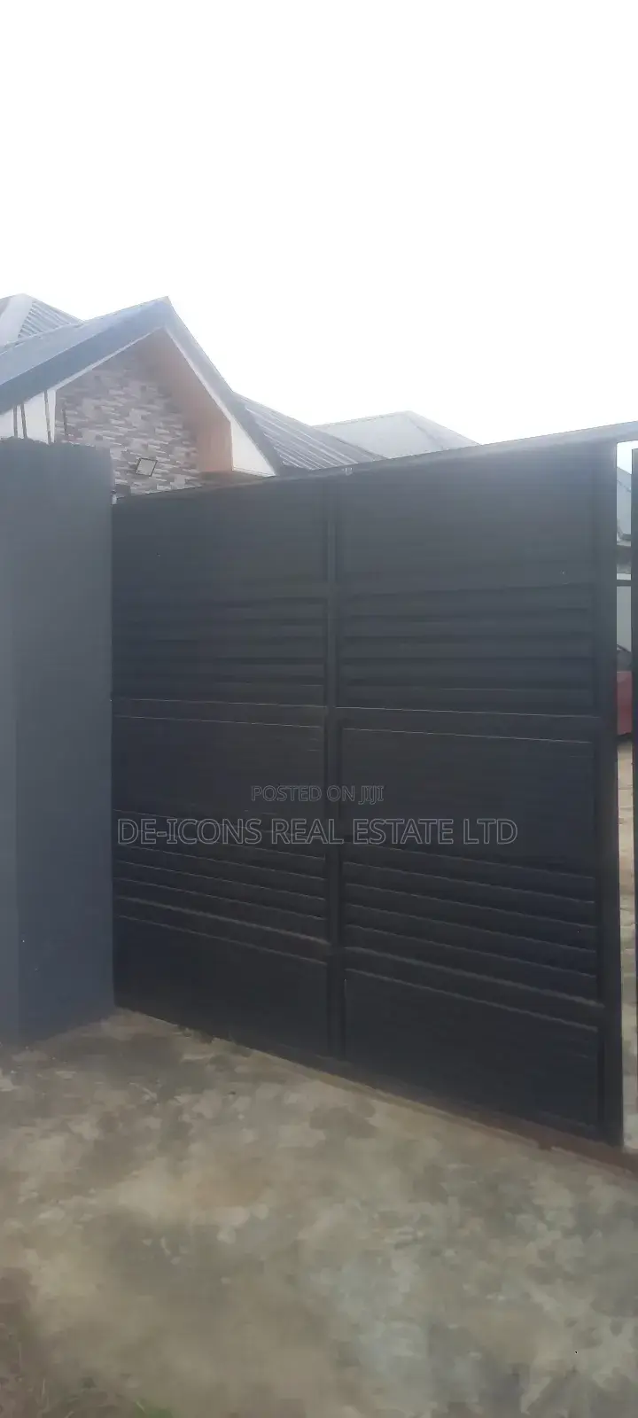3bdrm Mansion in De-Icons Real Estate, Awutu Senya East Municipal