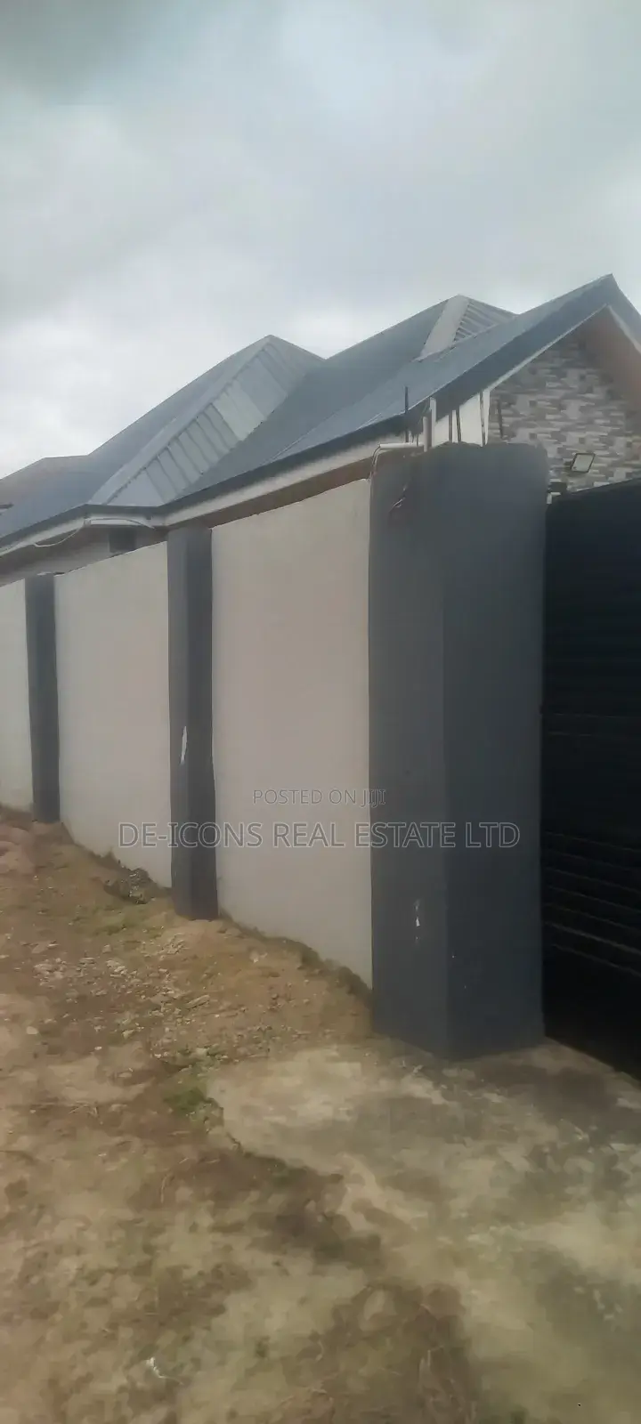3bdrm Mansion in De-Icons Real Estate, Awutu Senya East Municipal