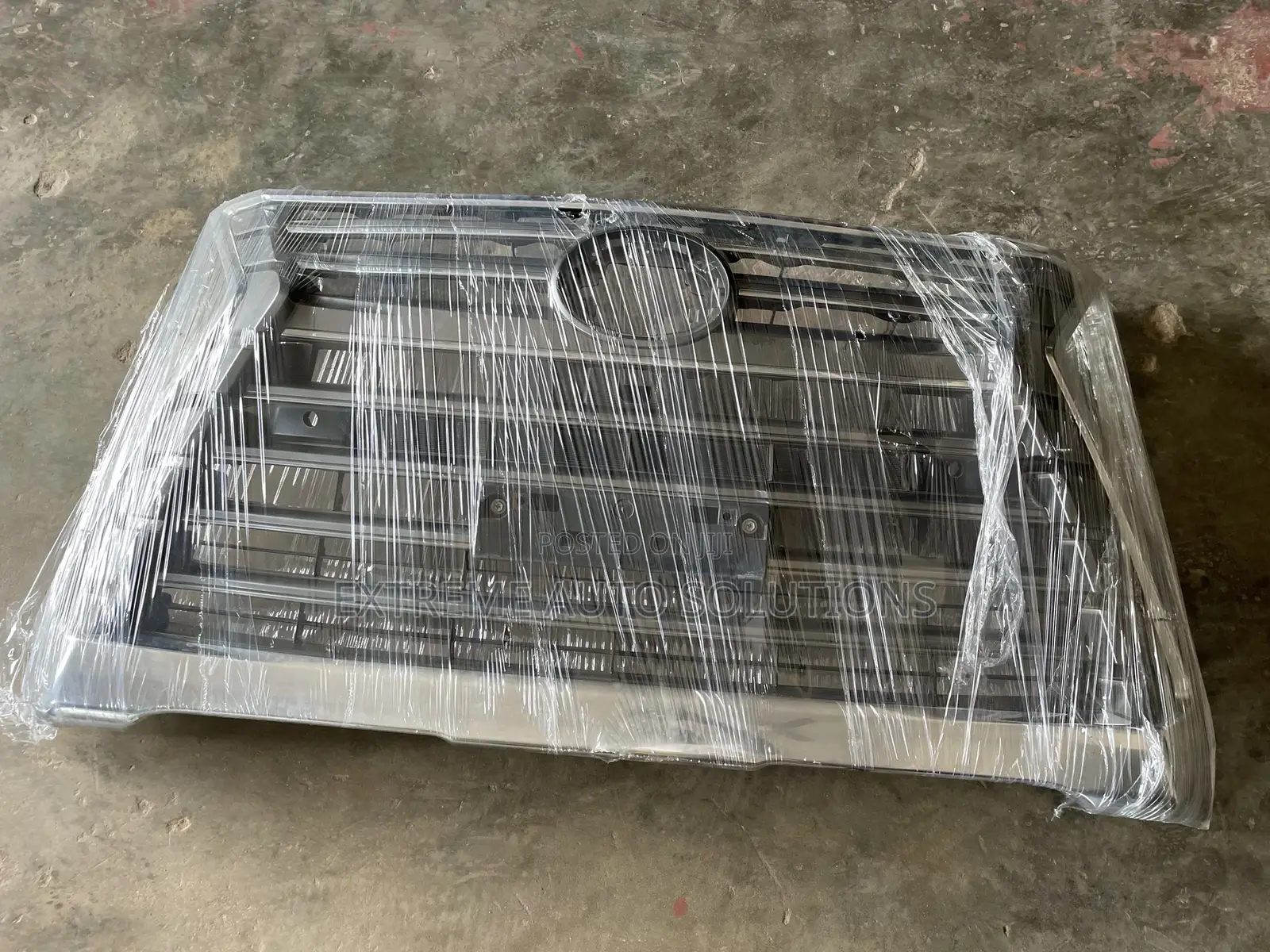 Lexus LX570 2018 Grille
