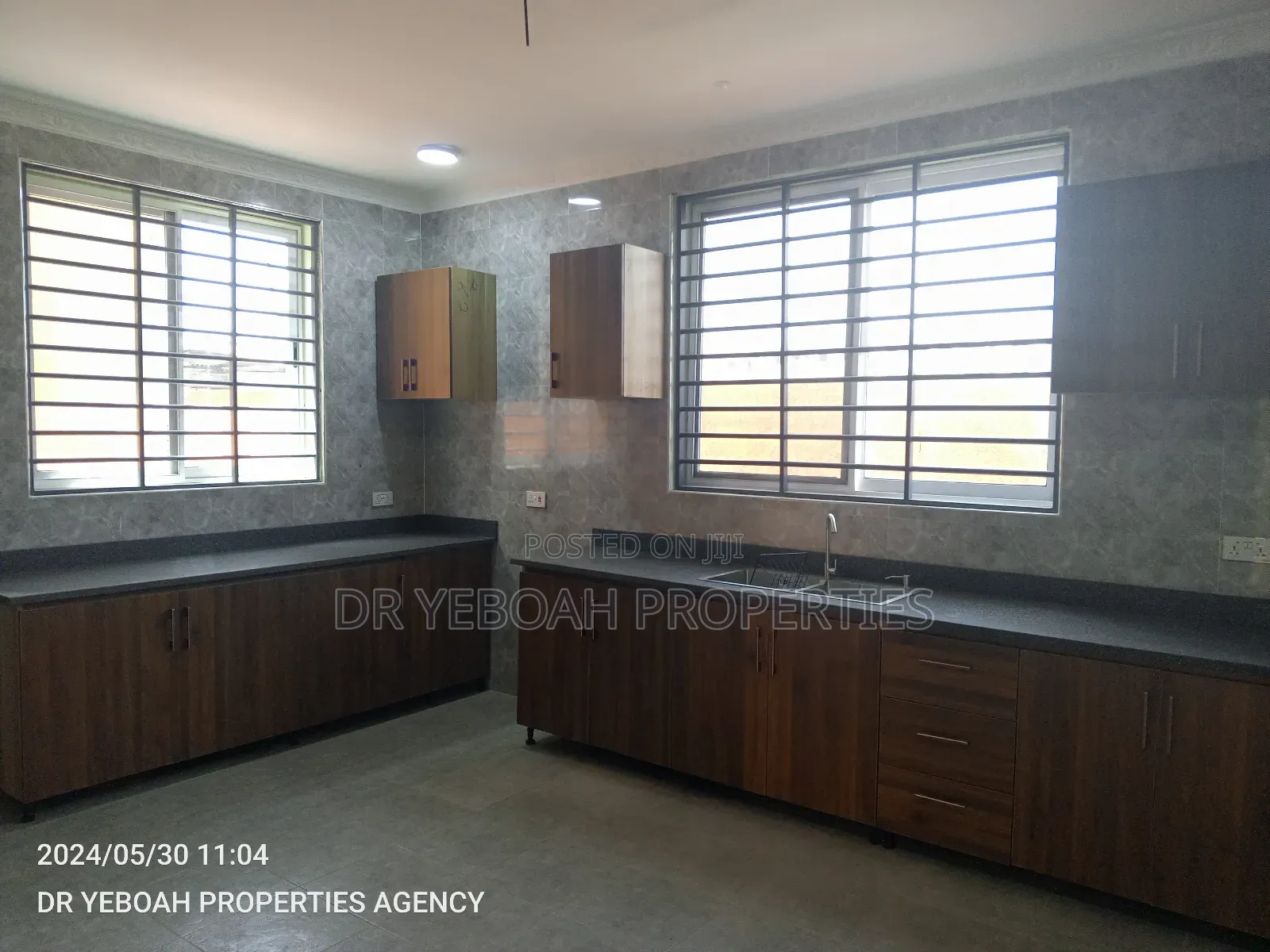 4bdrm Mansion in Spintex:- 4 Bedrooms for sale