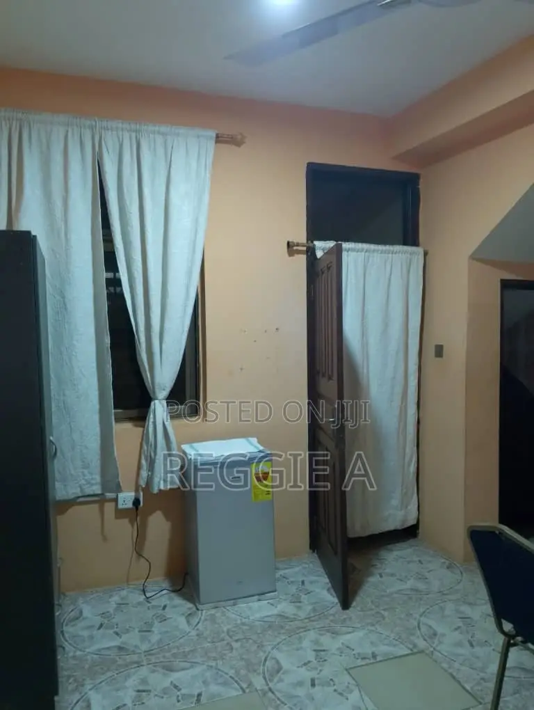 (Bf) ¢150.00!A Day - One Bedroom Studio Fully Furnished Flat.