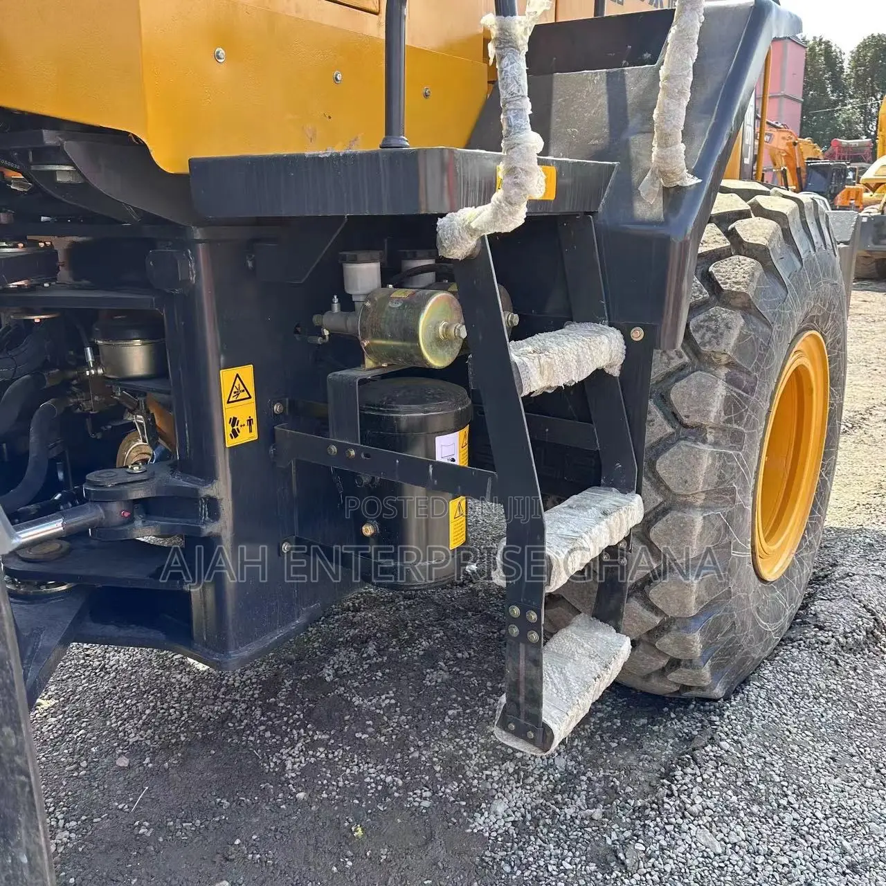 Excavator Loader (L956F)
