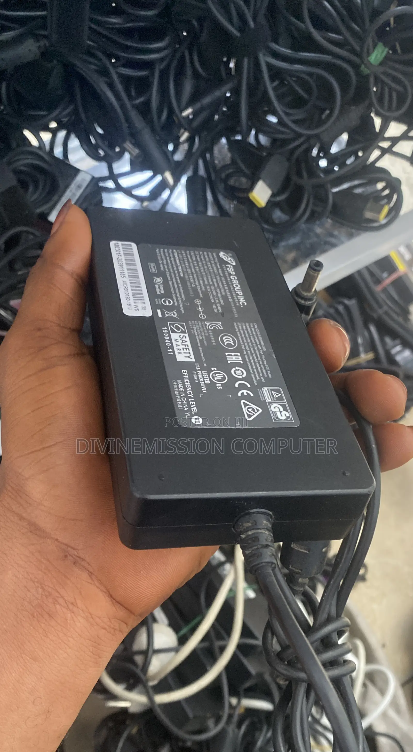 Toshiba Adapter /Charger19.5~9.23A. 180.0w