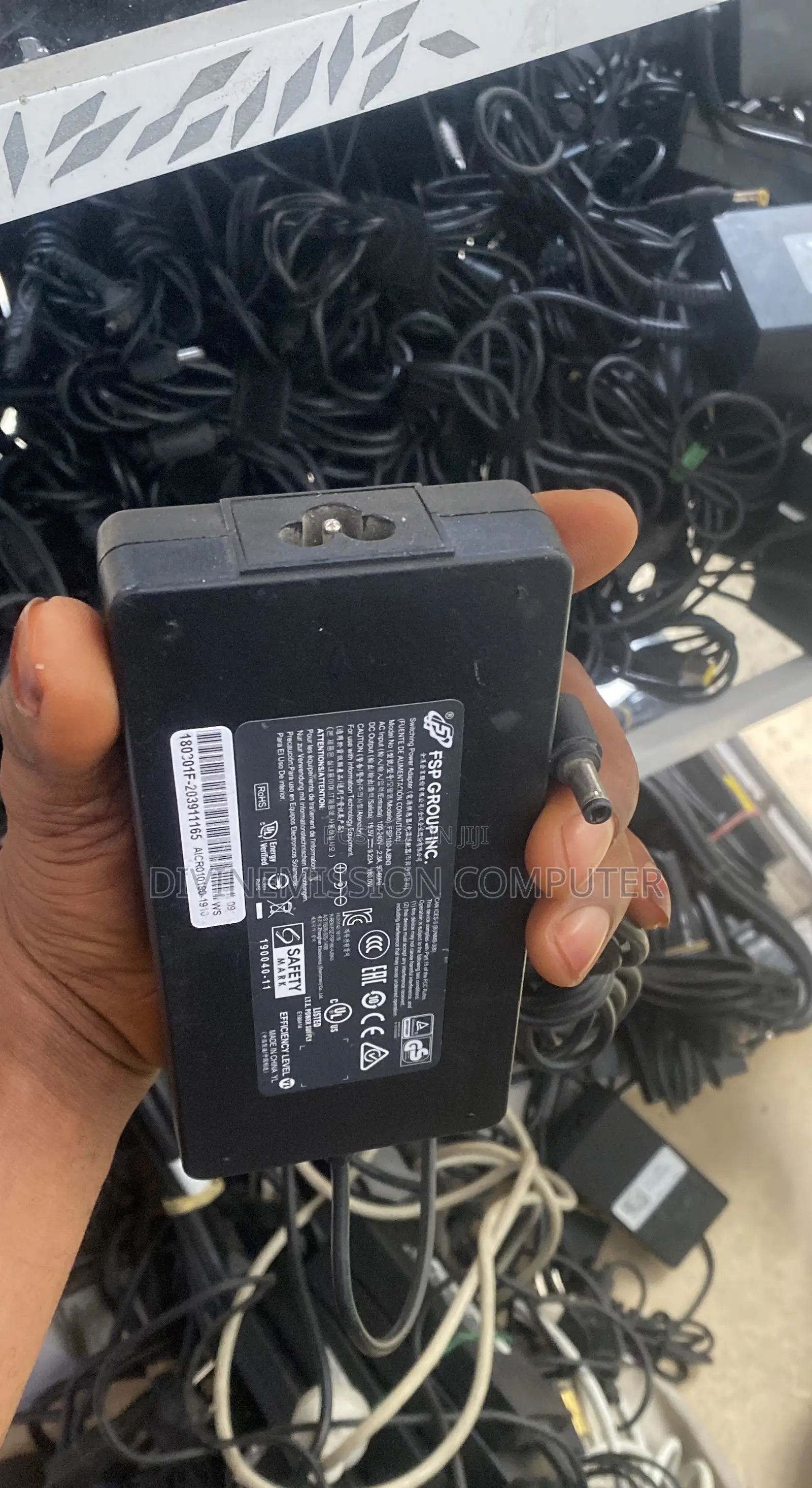 Toshiba Adapter /Charger19.5~9.23A. 180.0w