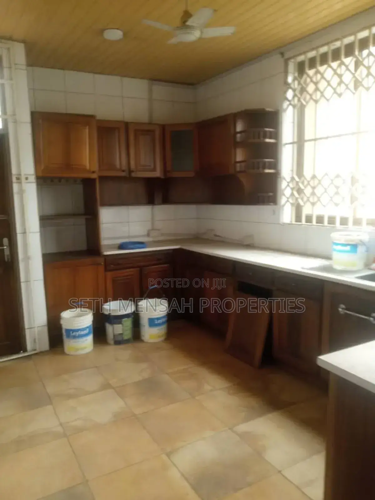 7bdrm House in Skm Properties, Dzorwulu for sale