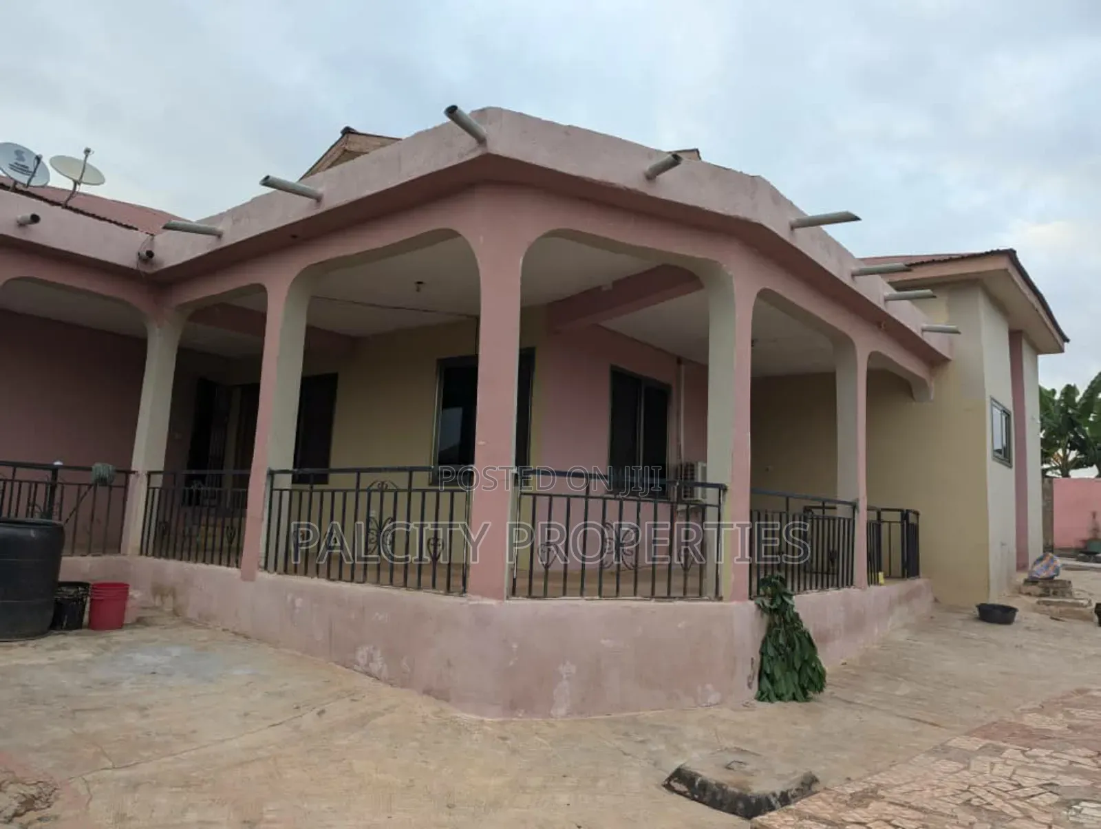 7bdrm House in Atonsu Aputuogya, Kumasi Metropolitan for sale