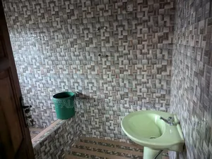 7bdrm House in Atonsu Aputuogya, Kumasi Metropolitan for sale