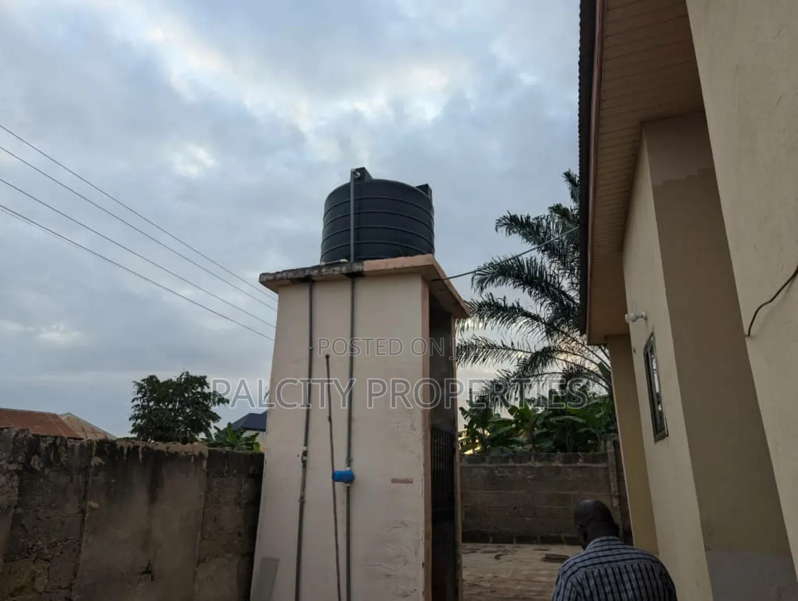 7bdrm House in Atonsu Aputuogya, Kumasi Metropolitan for sale
