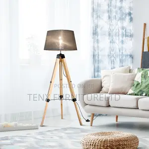 Tripod Floor Lamp(Pinewood)