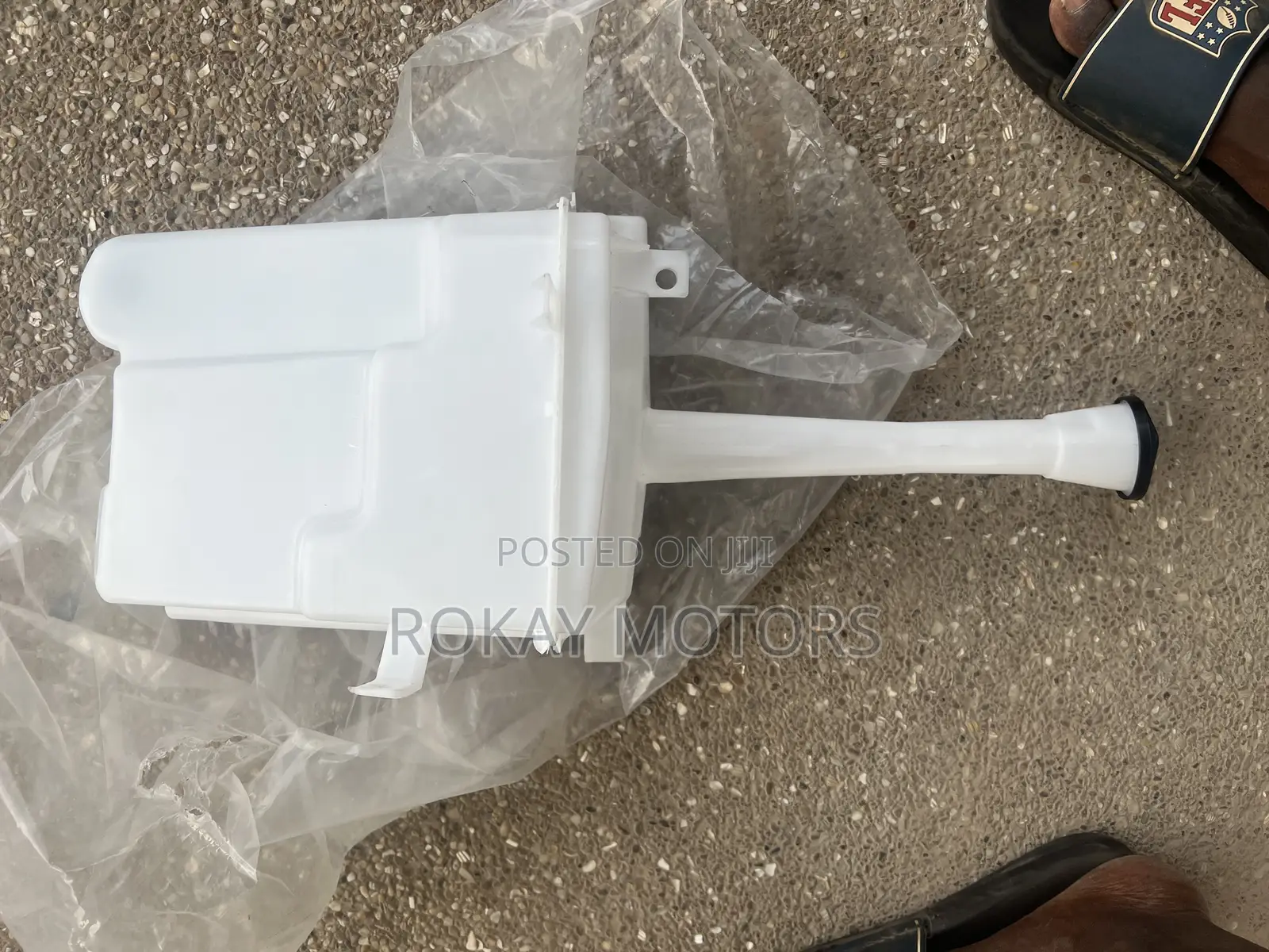 Corolla 2009,2010,2011,2012,2013 Wiper Gallon/Tank