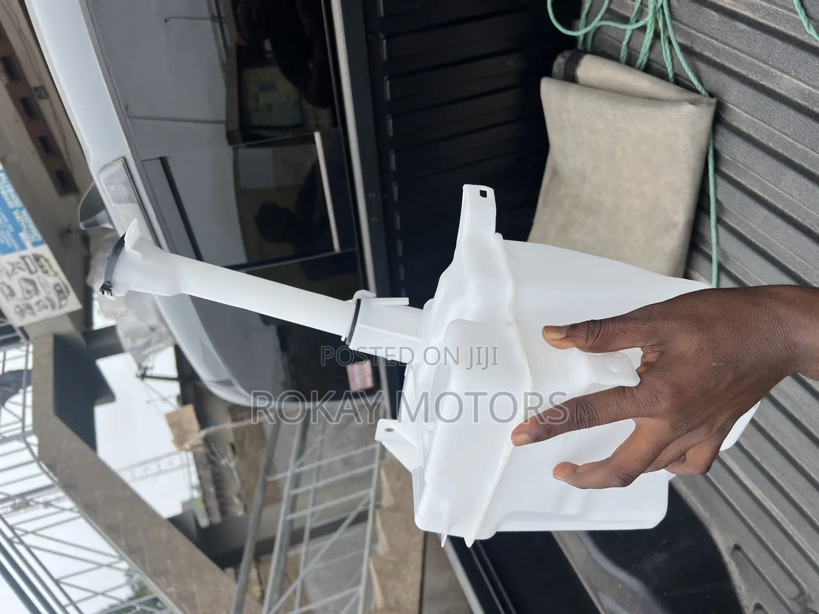 Corolla 2014,2015,2016,2017,2018 Wiper/Water Gallon/Tank
