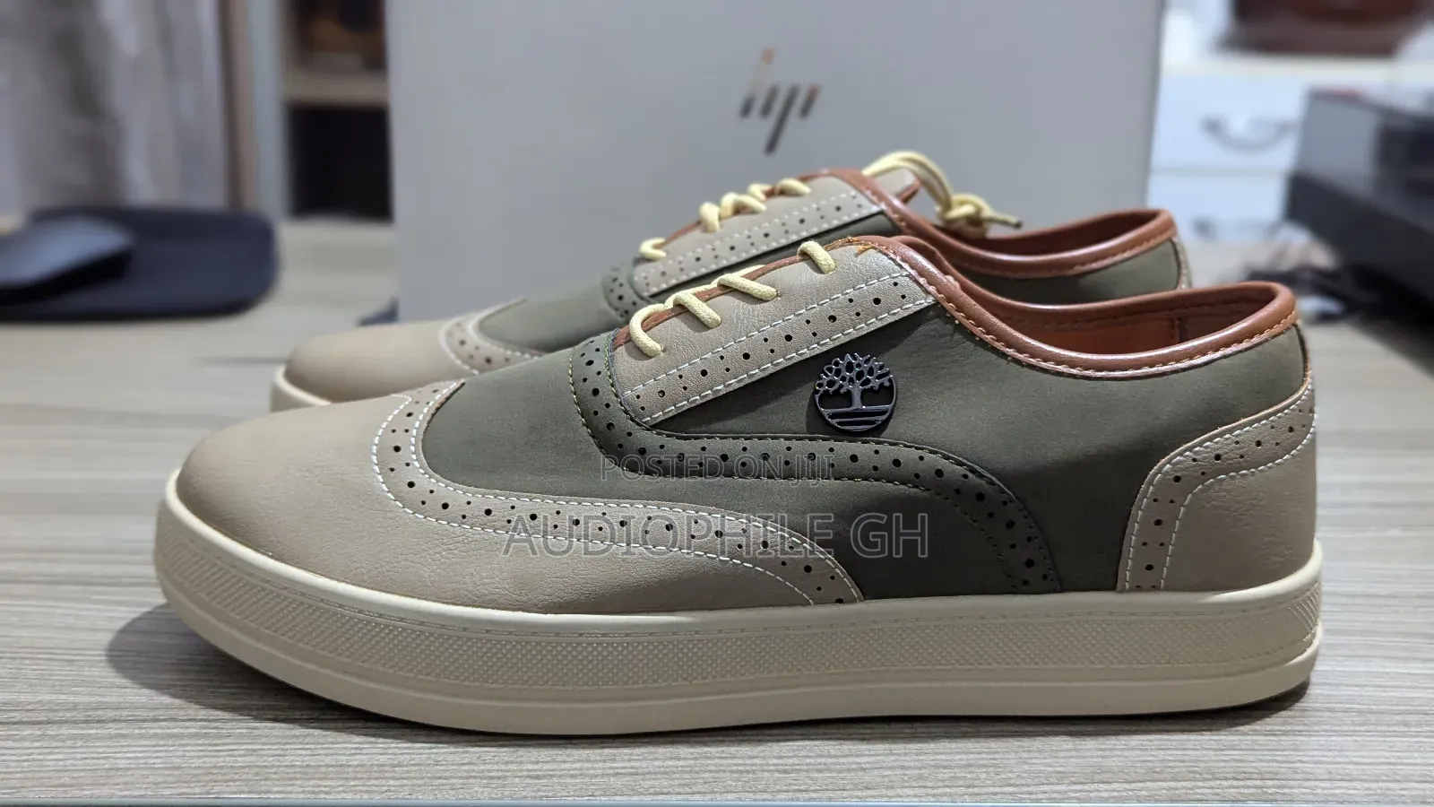 Premium Low Top Men's Sneakers