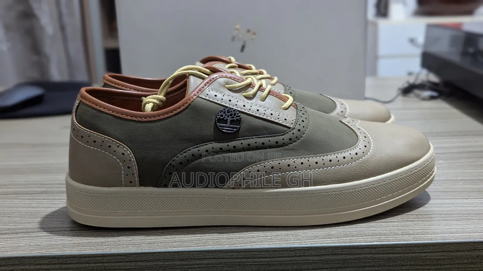 Premium Low Top Men's Sneakers