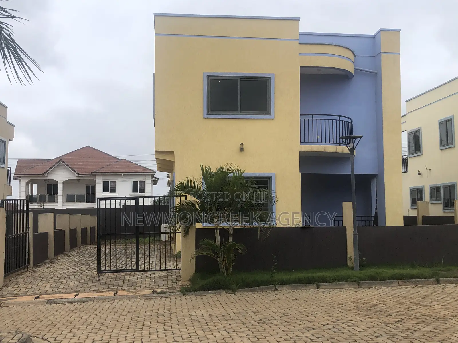 4bdrm Duplex in Amanfrom,Adenta., Accra Metropolitan for sale