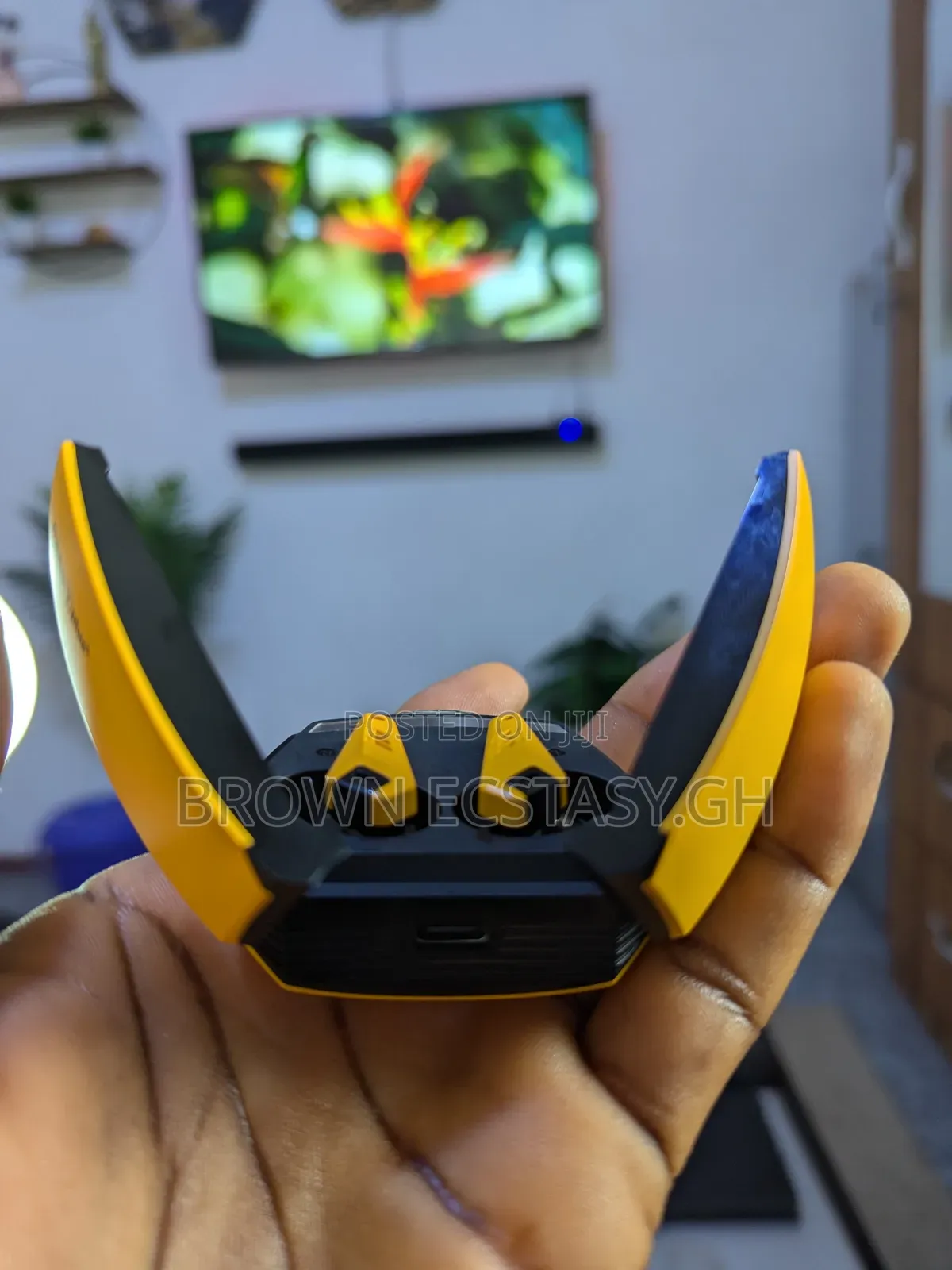 Media7plus Bumble Bee Gaming Earbuds