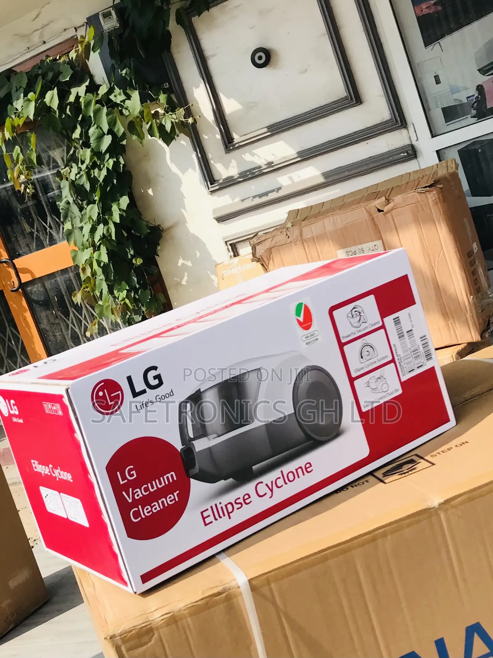 Essential Vacuum Cleaner 20 Liters LG Vc5420nntr